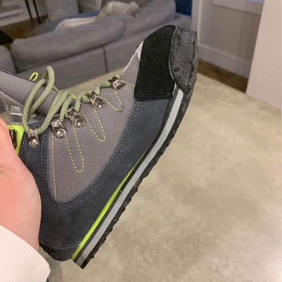 MOUNTAIN Wearhouse boys winter boots. Size 5. NWOT. - Picture 7 of 8